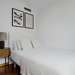 Blueground Pedralbes Pool Garden Ac Bcn-175