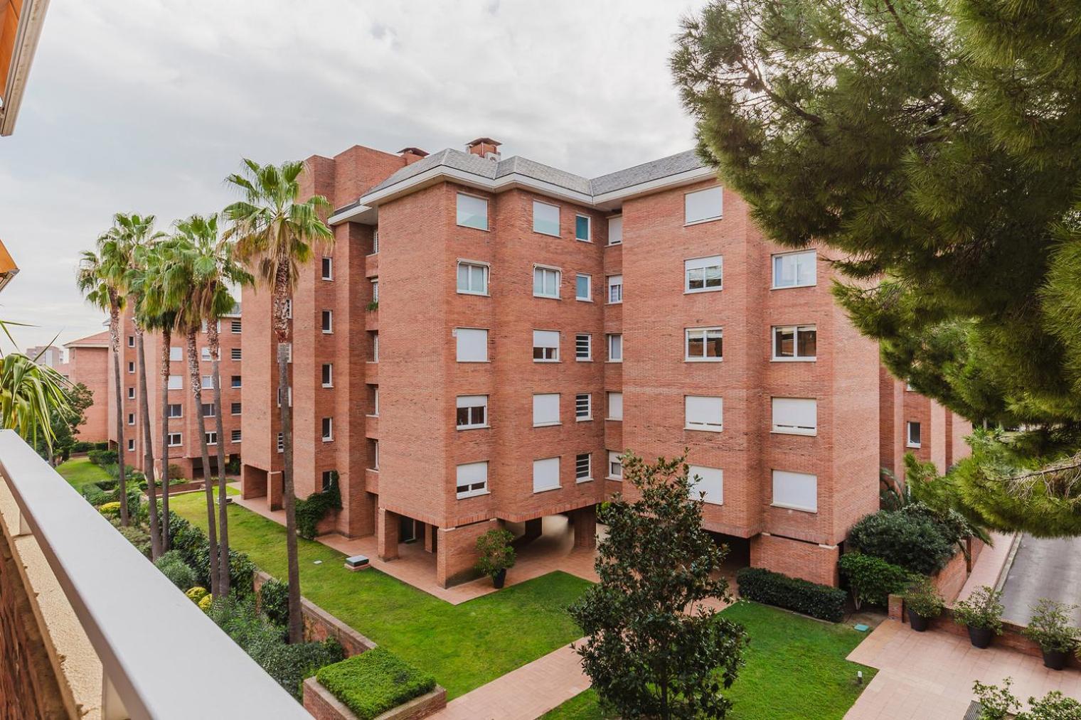 Apartment Blueground Pedralbes Pool Garden Ac Bcn-175